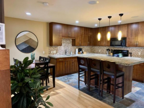 Luxurious Condo with Spa, Steam Room & Hot Tub hosted by Fenwick Vacation Rentals